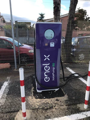 /images/parkings/parking-blu/Foto colonnina elettrica.jpg